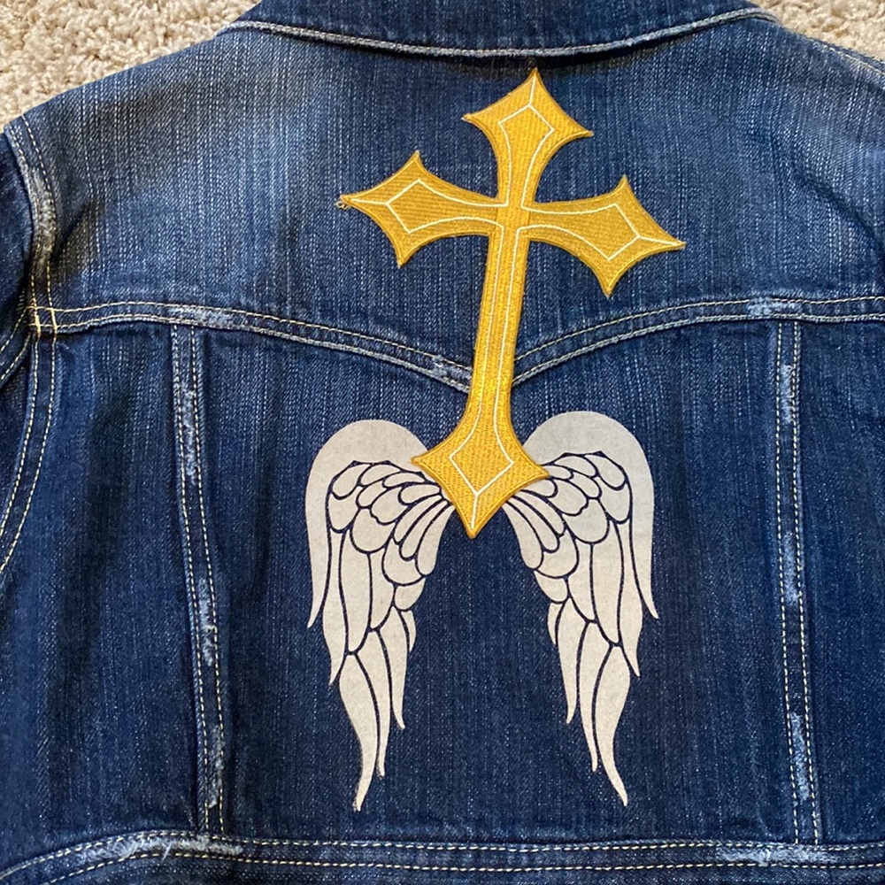 Ladies jacket… distressed denim, cropped jacket. Wings and cross on back. Sz M - Picture 7 of 9